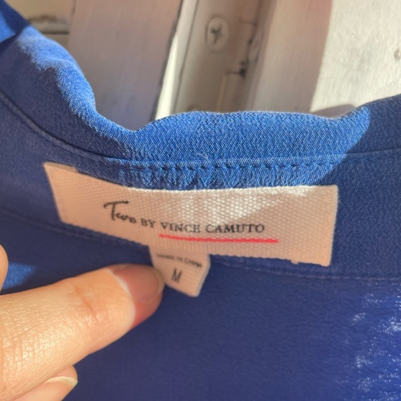 💙NWOT Vince Camuto 100%silk button down blue blouse - Picture 4 of 13
